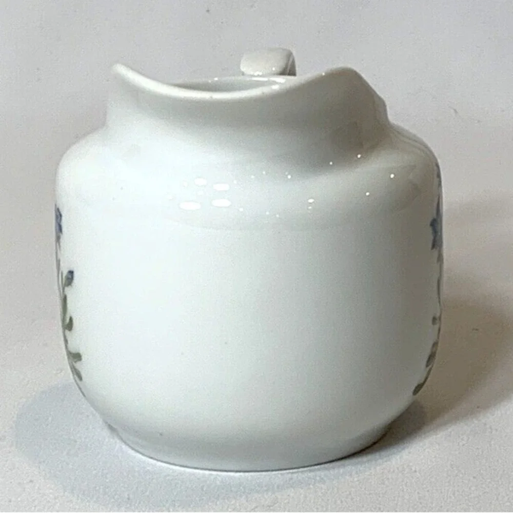 Takahashi Japan Creamer Vintage White Blue Flowers Porcelain‎ 1970s Cottagecore